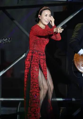 那英一开演唱会，全网又炸锅了！本来好好的巡回演出，妥妥的舞台实力、满满的回忆