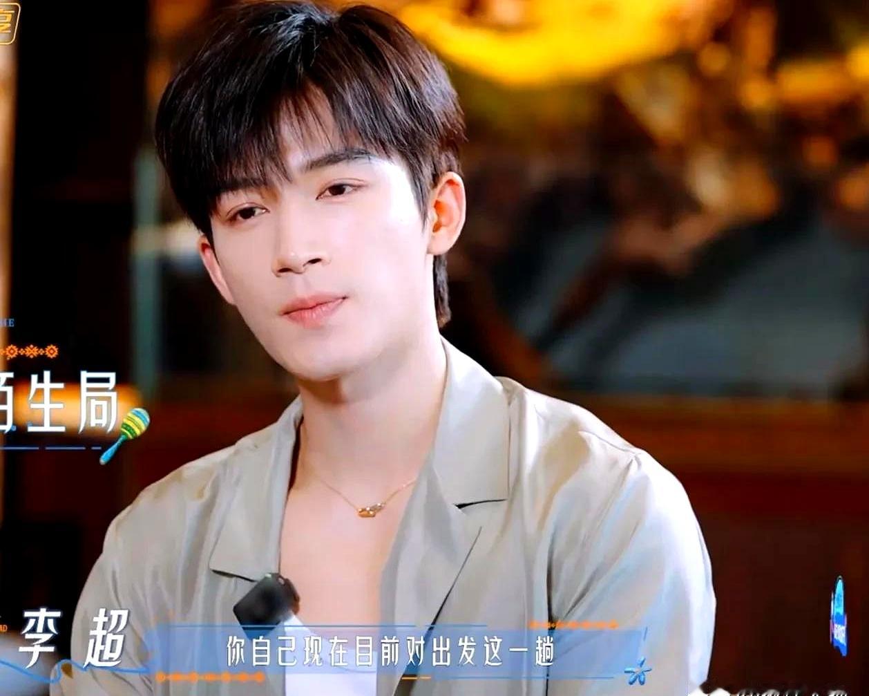 《花儿与少年》刚开播就上演了一出真实窒息的职场名场面。24岁的王星越迟到，挨个低头哈腰握手道歉，结果