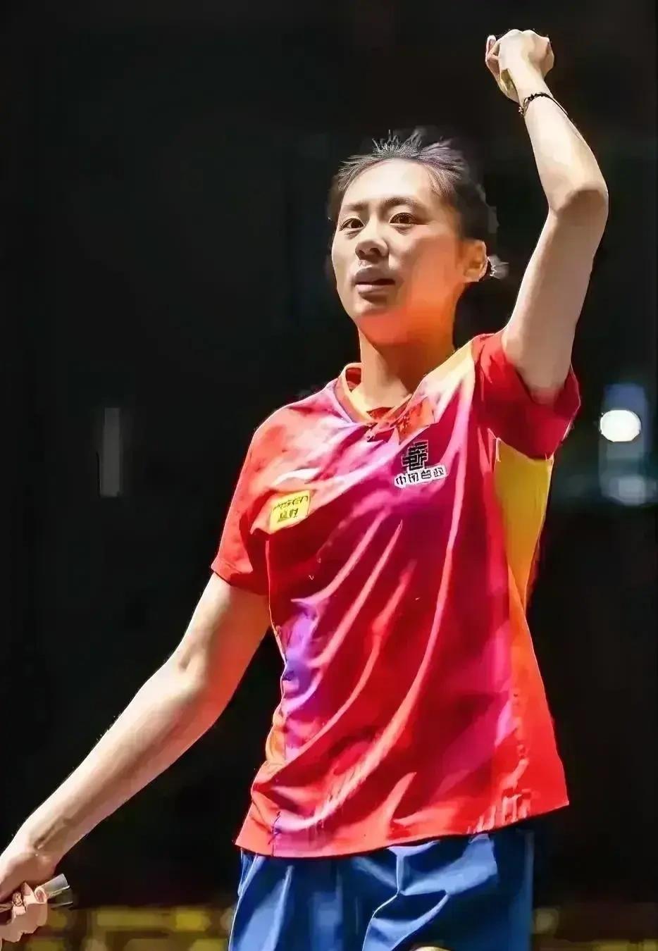【陈熠稳稳击败法国新星，保住女乒单打希望】蒯曼脆败于削球手佐藤瞳，陈熠成了独苗。