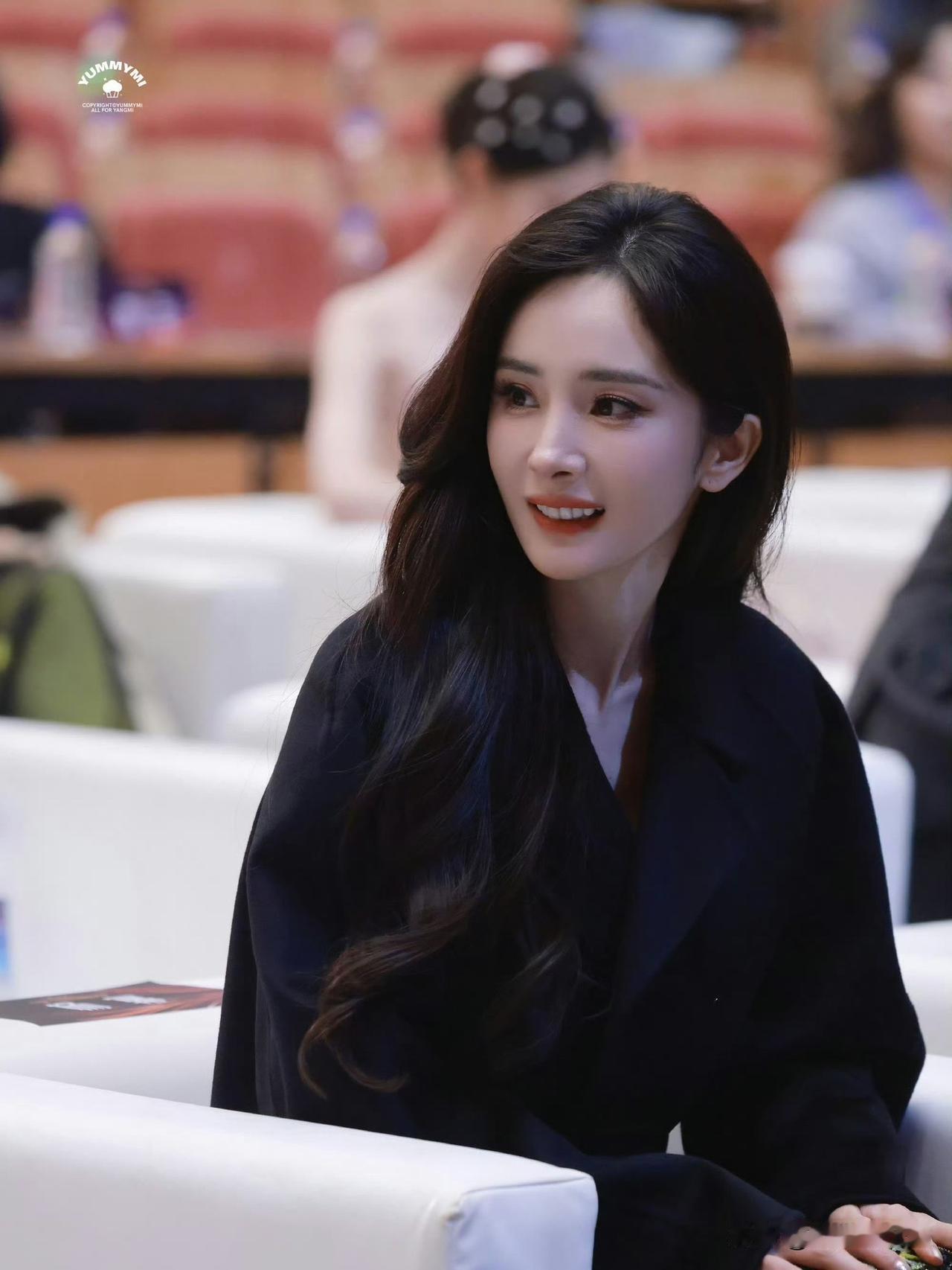 杨幂这次失算了刘亦菲这次没来，她本该是全场焦点，没想到身体已经达到极限，累到连