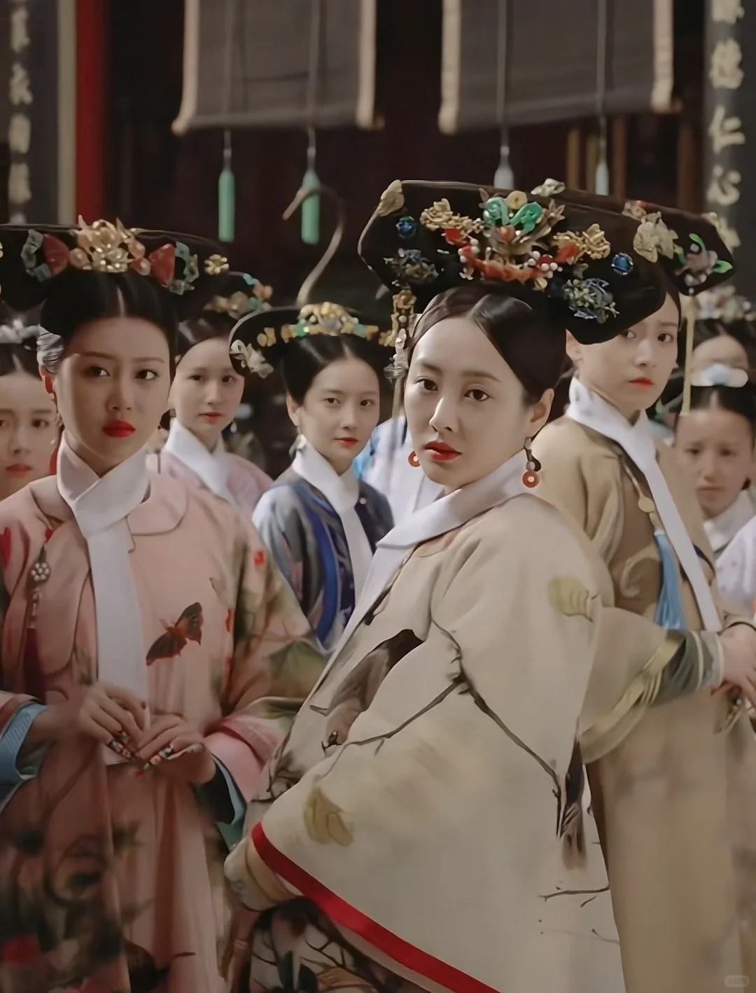 这个镜头魏嬿婉的傲娇溢出屏幕#如懿传#魏嬿婉被誉为本局最有“花团锦簇”的一