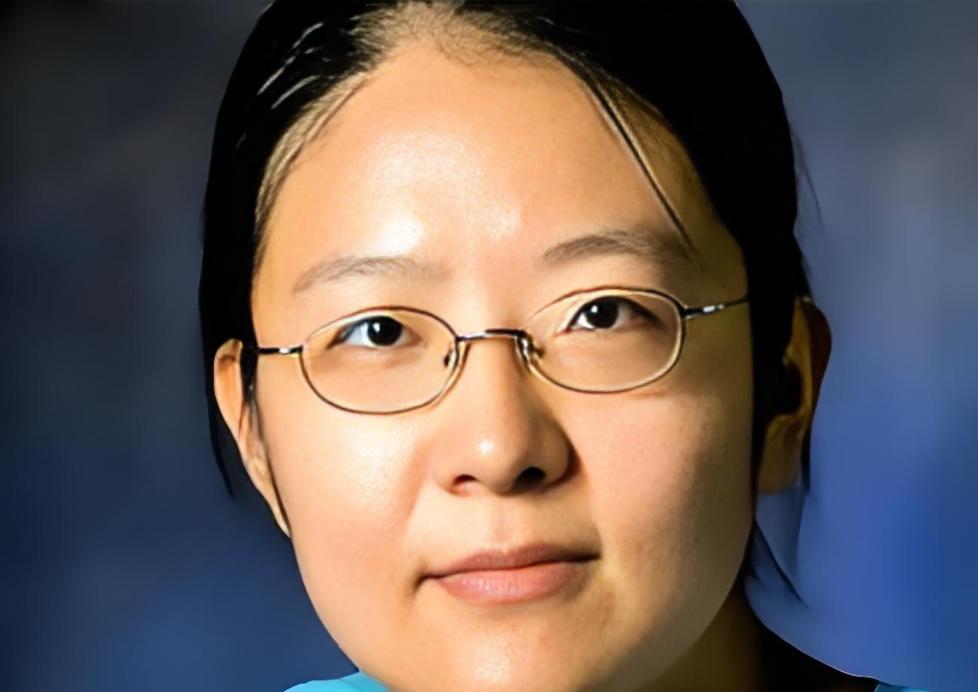 广州一女教授在985任教3年，每次课上都没几个人听，最终因考核不过惨遭辞退。万万