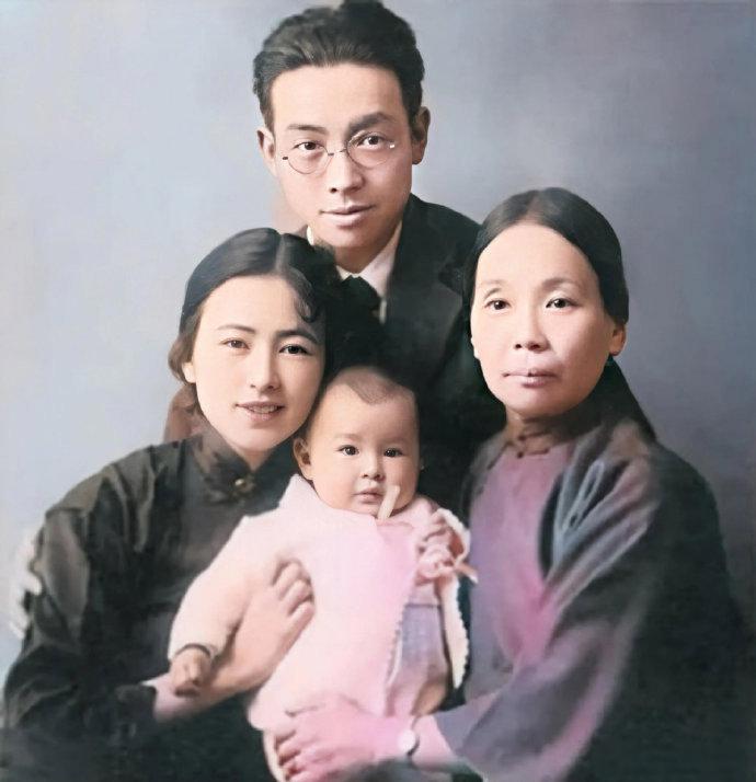 1903年，梁启超全家流亡在日本，一天回到家，妻子李蕙仙对他说“一切都安排好了，