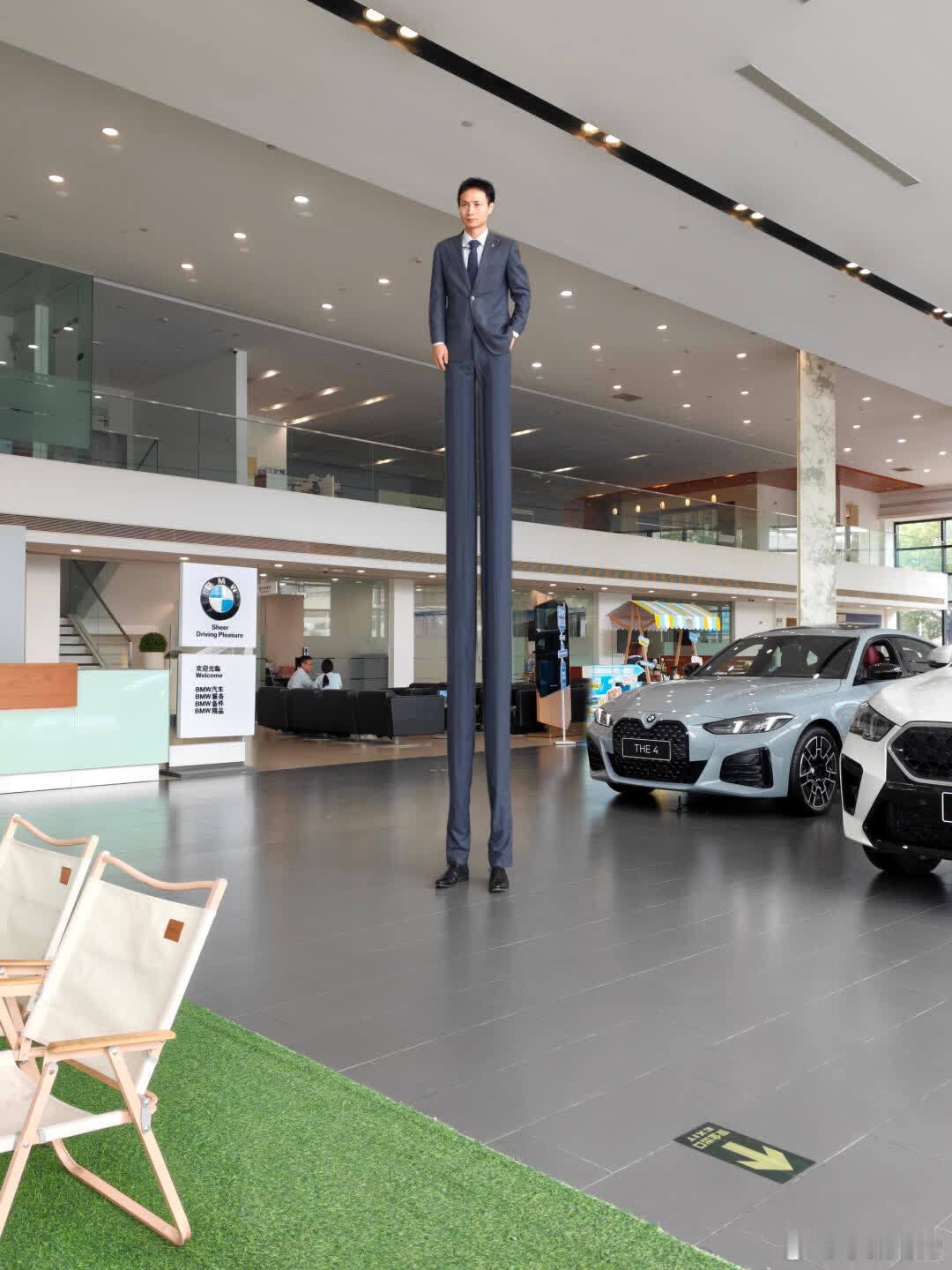 感觉快乐就忙东忙西，感觉矮了就拉长自己​​​