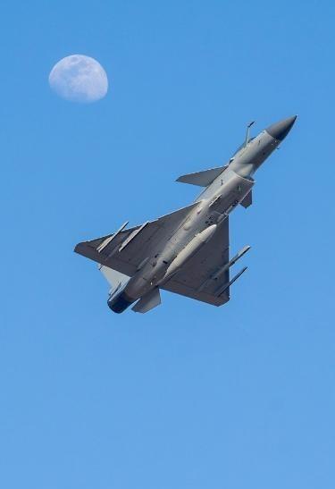 最近讨论半岛局势时，总有人提起朝鲜空军装备老化严重，既然中朝关系一直稳固，为什么