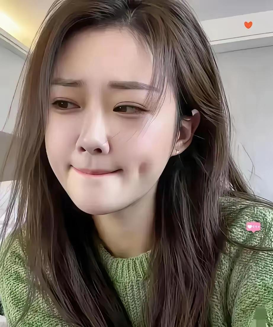 一女生相亲刚坐下，男生盯着她看了几秒，直接起身说“你太好看了，庙小佛大，不敢接”