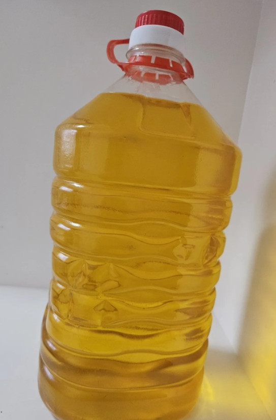 昨天回城大包、小包。从老家带回来一袋小麦面粉，一壶花生油。面粉