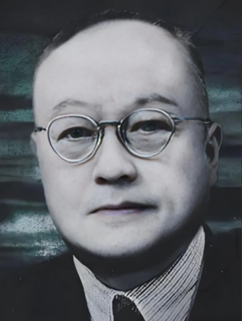 1945年，中统的徐恩曾被撤职，无事可干的他决定卖黄豆，却发现黄豆价格大跌，妻子