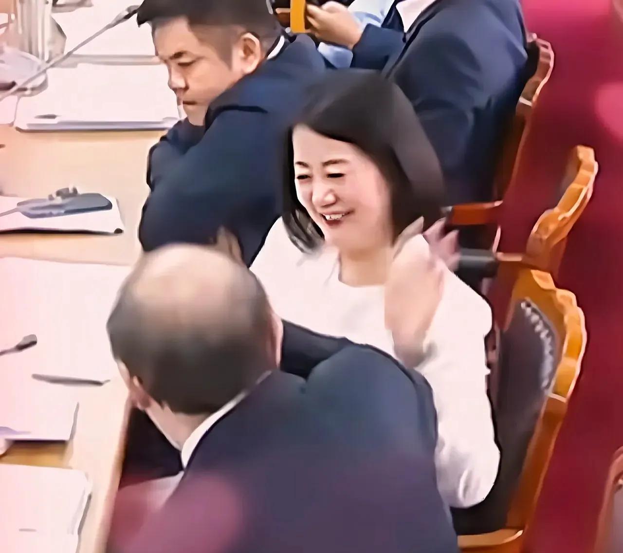 民进党团今天在台北市兵分两路，锁定国民党台北市立委徐巧芯、王鸿薇，民进党团干事长