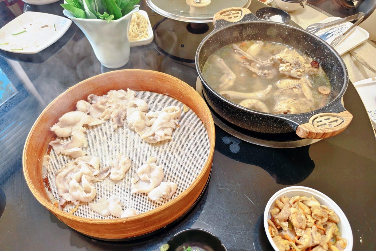 来试试广东菜，先蒸后涮，不过感觉像是潮汕那边的？每日一餐分享北京·睿恩小镇
