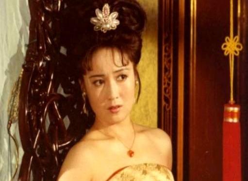 1983年，她被嫌丑却一夜爆红！当年杨洁导演第一眼把魏慧丽刷下去，是因为“矮