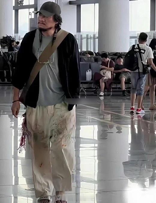 你以为是流浪汉，其实人家穿的是巴黎世家