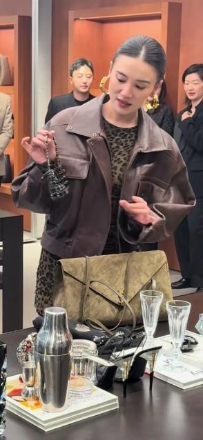 宋佳穿着豹纹裙亮相圣罗兰影展，太漂亮太惊艳了。都说豹纹衣服不是什么人都能驾驭
