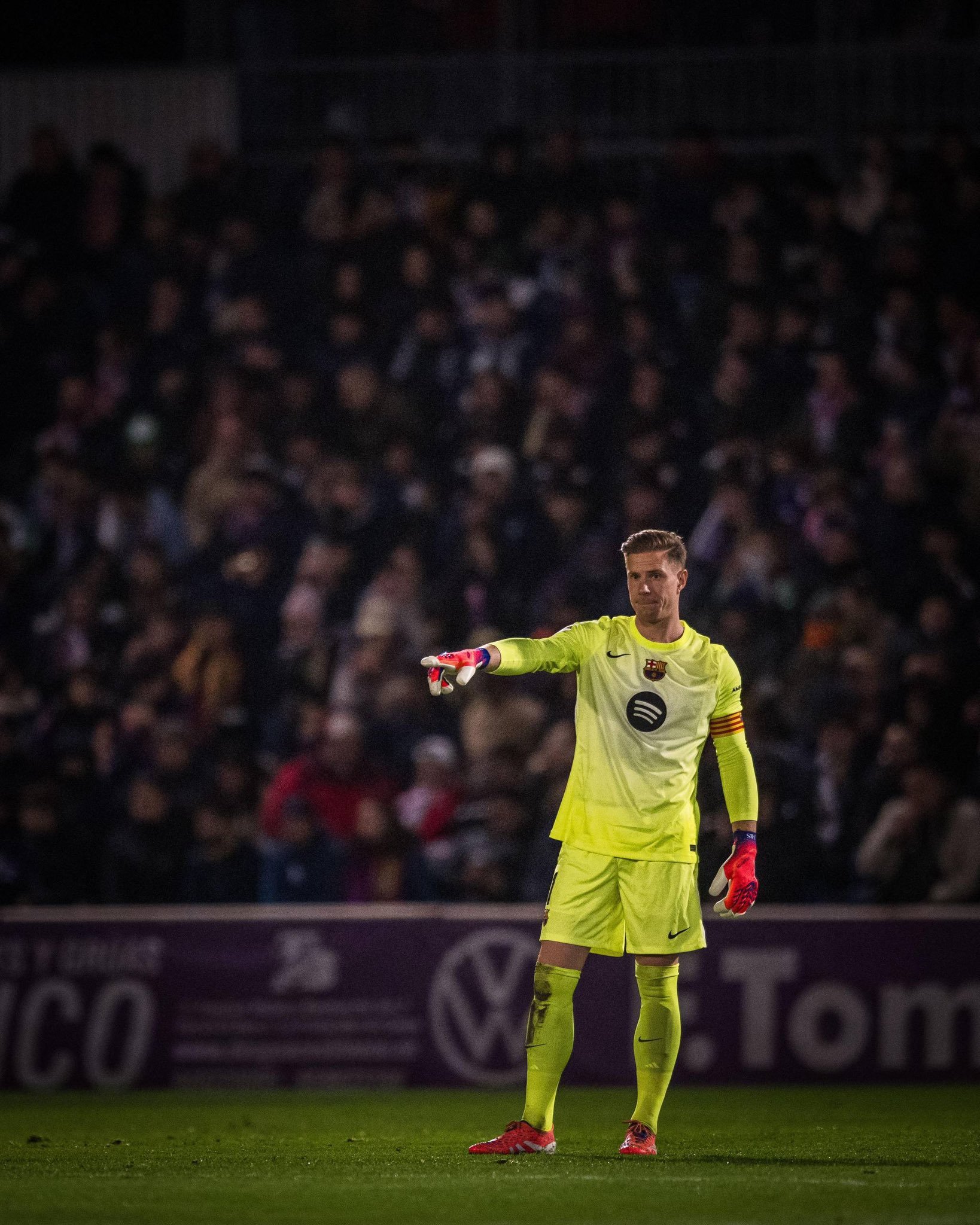 罗马诺：特尔施特根同意加盟赫罗纳。世体：巴塞罗那将承担特尔施特根90%的薪水