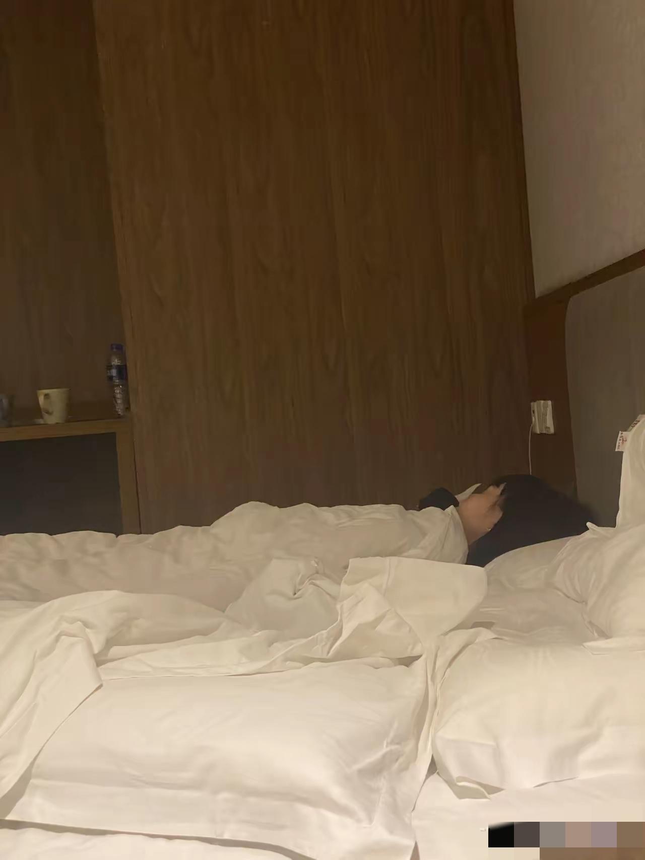 “你说我睡女人，我就睡给你看！”我闺蜜的老公为了赌气，真就找了个女的，并且还把