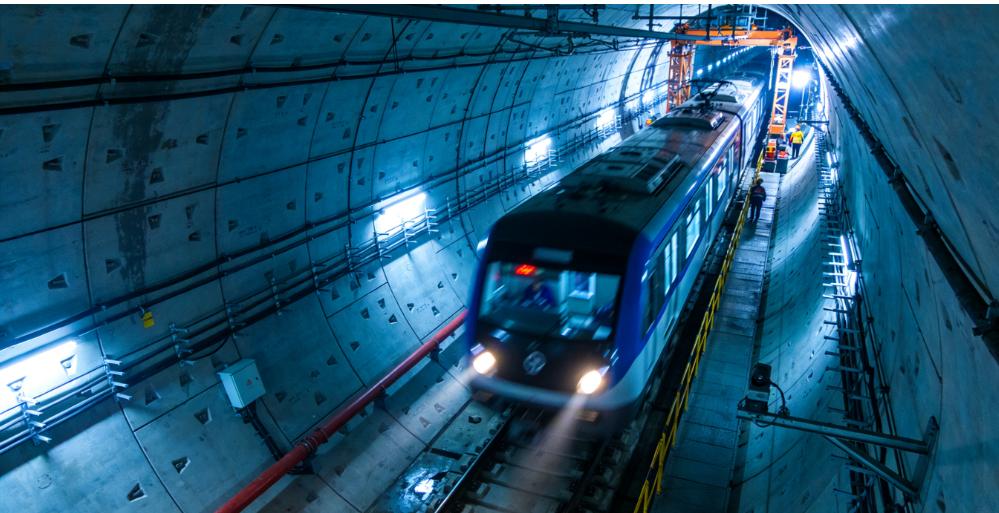 今天，整个西方都在盯着长江底！89米深处，中国干了一件大事！“基建狂魔”再次