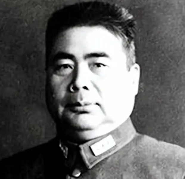 冯玉祥便装私访，他坐上黄包车，问车夫：“冯督军这人怎样啊？”车夫一听，破口大骂：