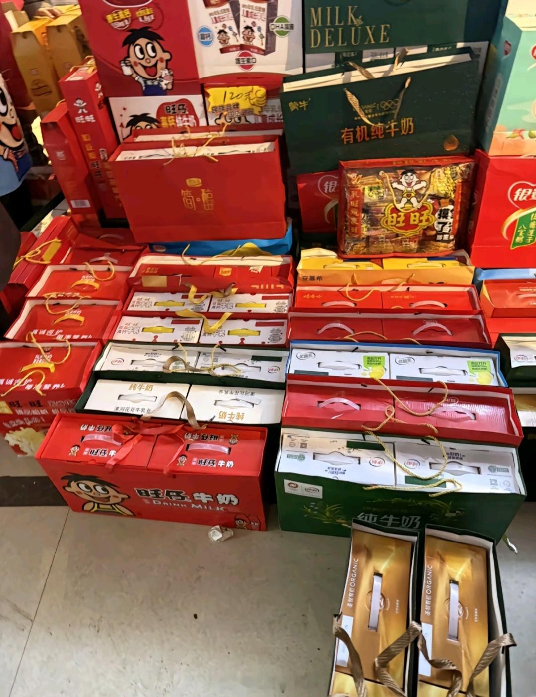 河南老表劲真大，牛奶都是两箱一提​​​