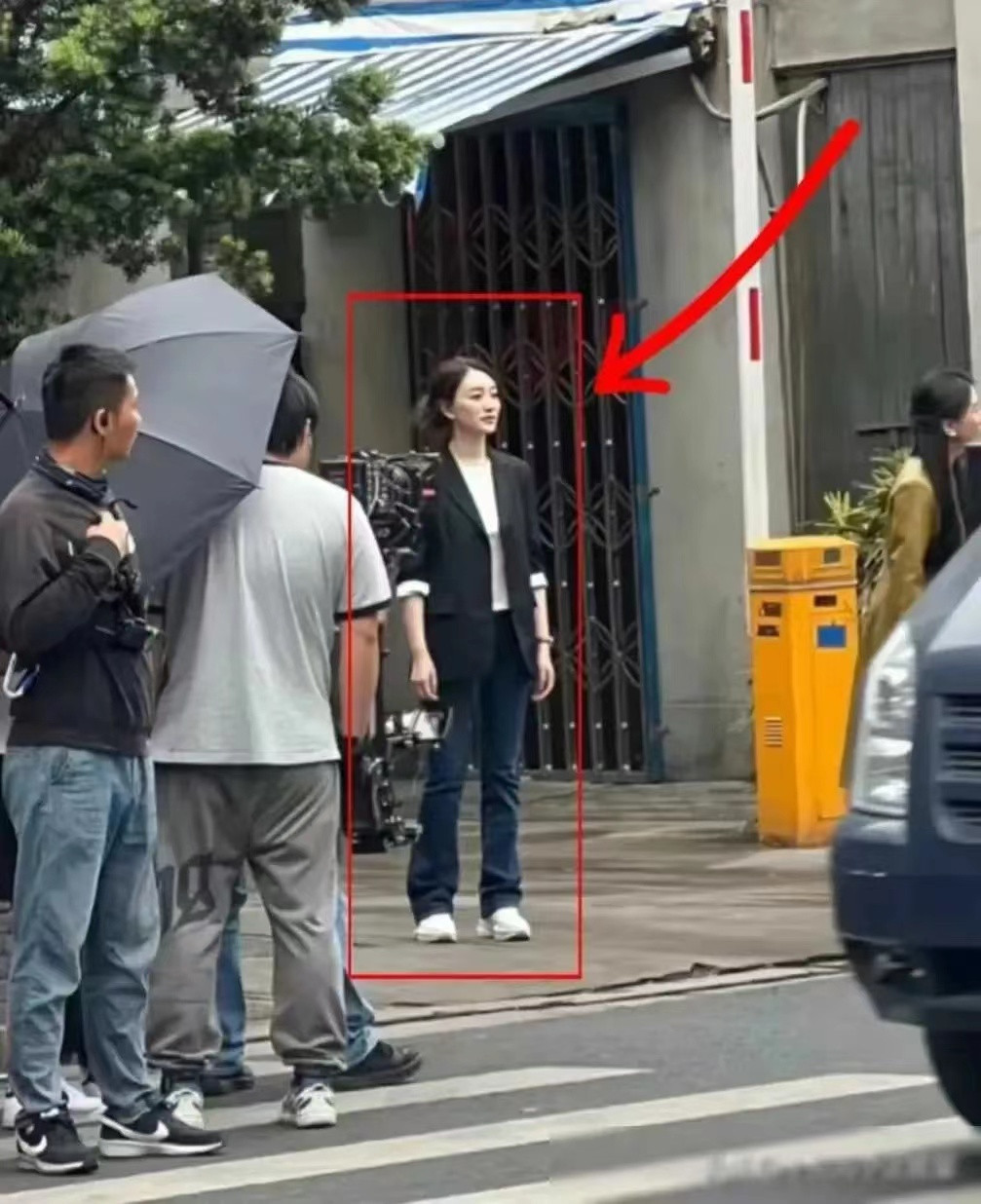 我天呐！在苏州居然碰到了大明星！她怎么这么漂亮啊！也太好看了吧！她本人脸很小，
