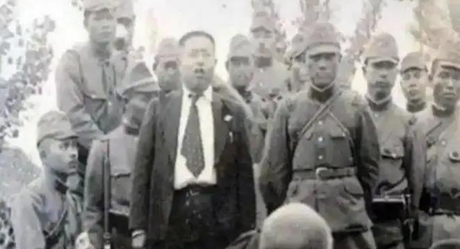 1937年，汉奸吴长友为讨好日军小队长松井，竟将二姨太献了出去。不料，松井瞥过二