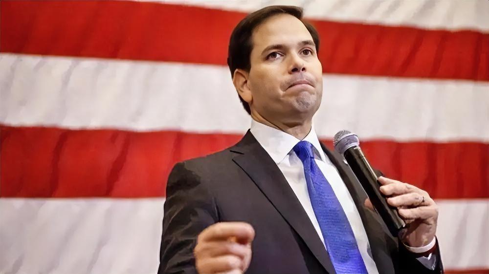 鲁比奥终于不装了。1月7日，这位美国国务卿当着全世界的面，直接把枪拍在了桌子上。