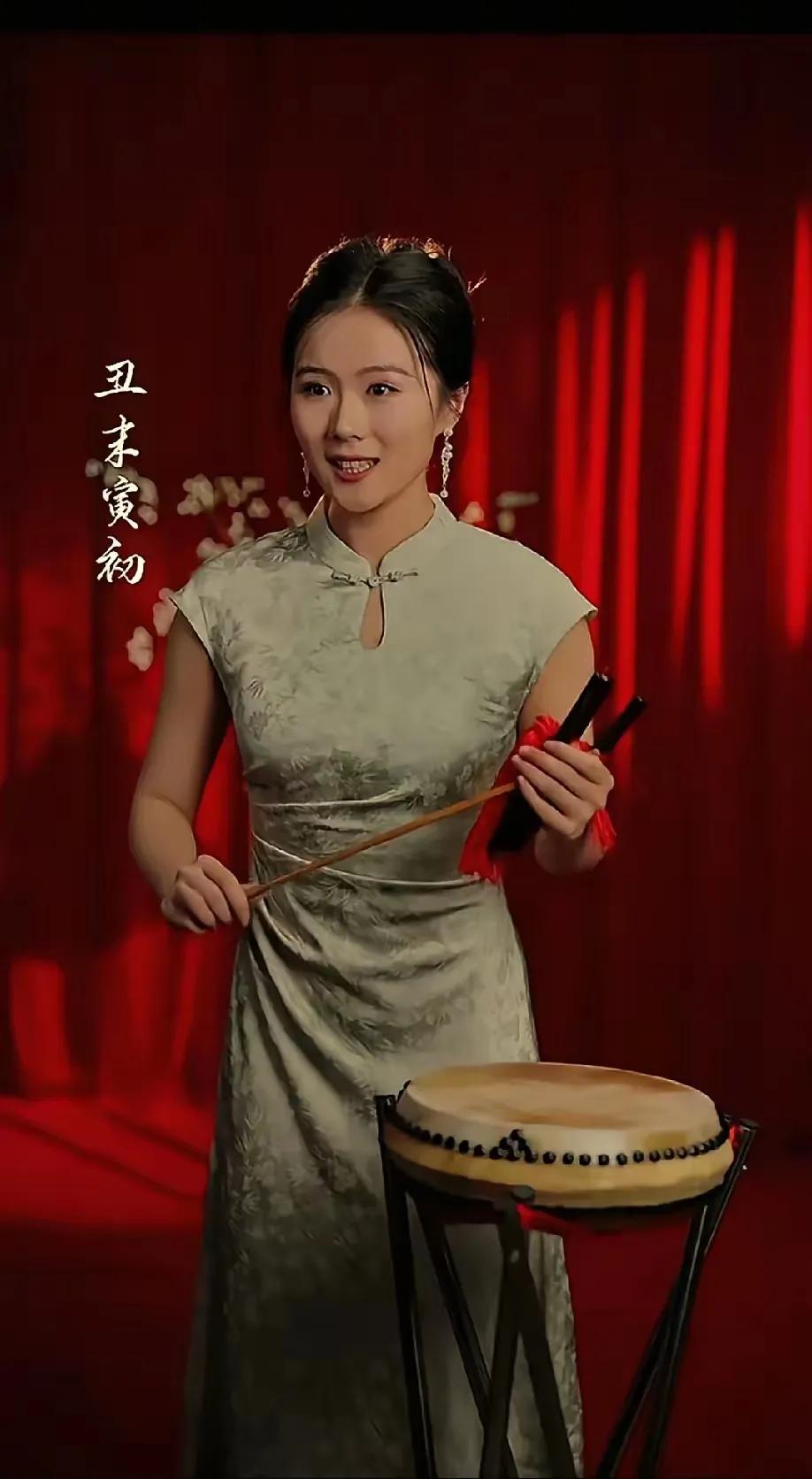 董宇辉这步棋走得太妙了！新主播真真一亮相，就透着股不一样的劲儿——不是那种一眼晃