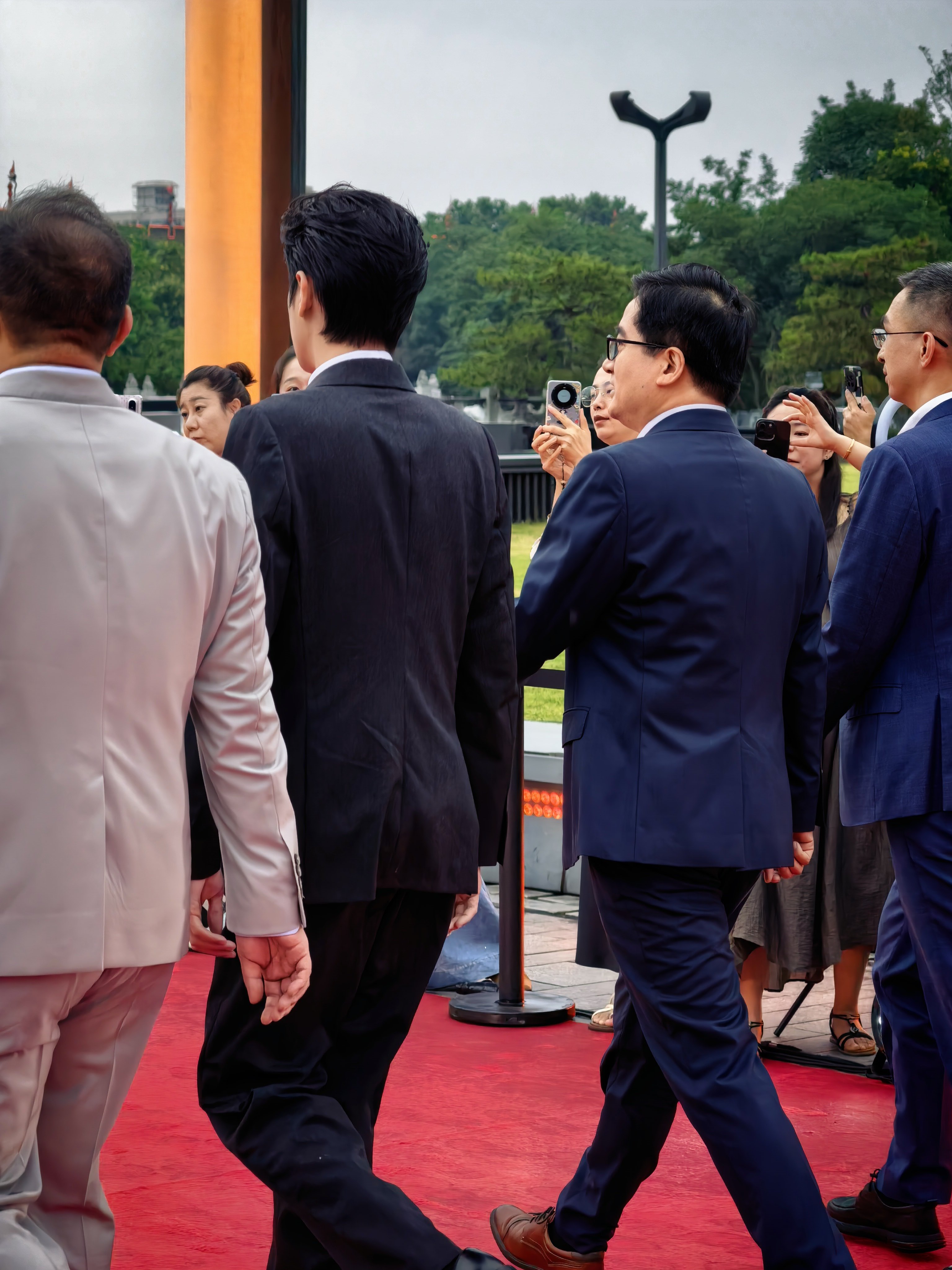 张若昀来了，哥太帅了全尺寸闪充旗舰SUV大唐比亚迪大唐上市在即
