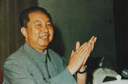 1978年春，华国锋赴湖北武汉调研国营企业改制问题。在工作会议结束之后，他独自走