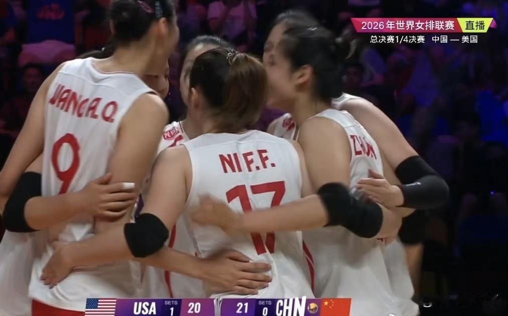 中国女排淘汰赛还得是靠老将站出来啊！第二局局末关键分龚翔宇连拿3分，确定领先优势