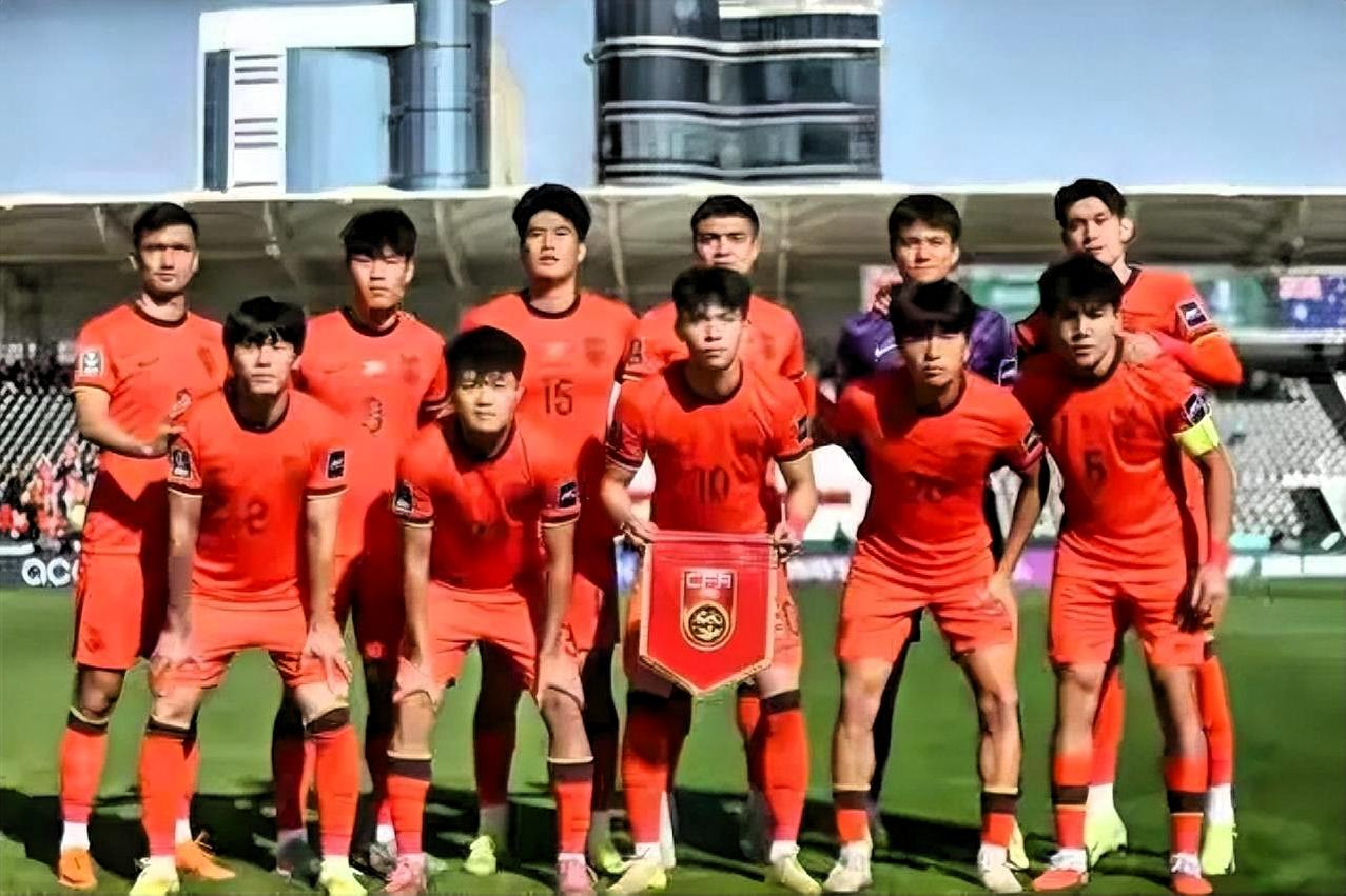 一、532阵型：防守稳如磐石，转换灵活-防守形态：三中卫（彭啸居中调度，