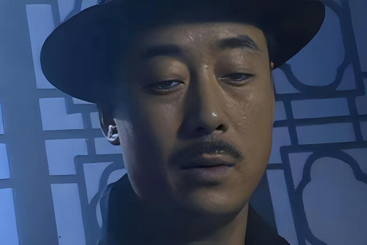 1943年，飞贼尤鹞子盗走日军108块金表。日军出动800人全城搜捕，尤鹞子却躲