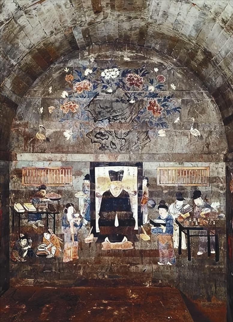 2009年陕西韩城的考古现场，当队员们移开最后一块封门砖，手电筒的光扫过墓室时，