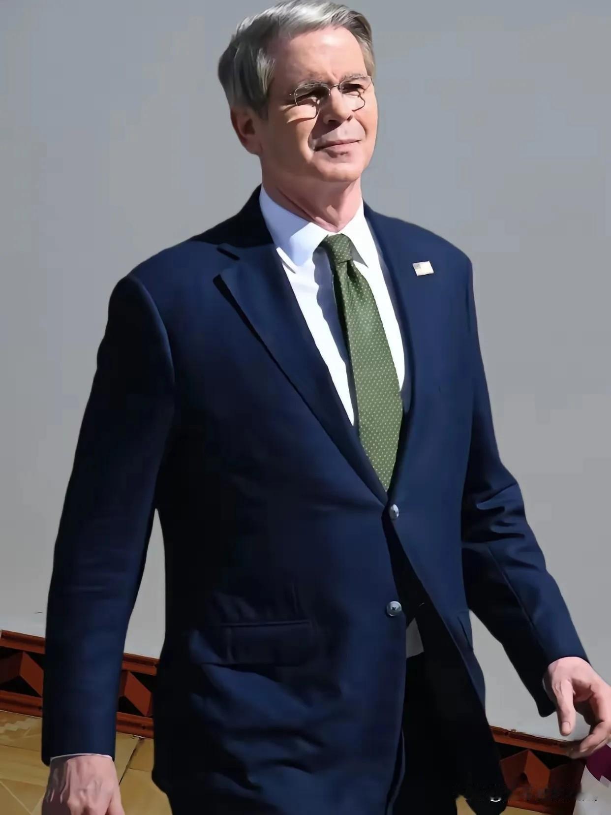 快报！快报美国财政部长正在气头上2025年10月上旬，中美在西班牙马德里