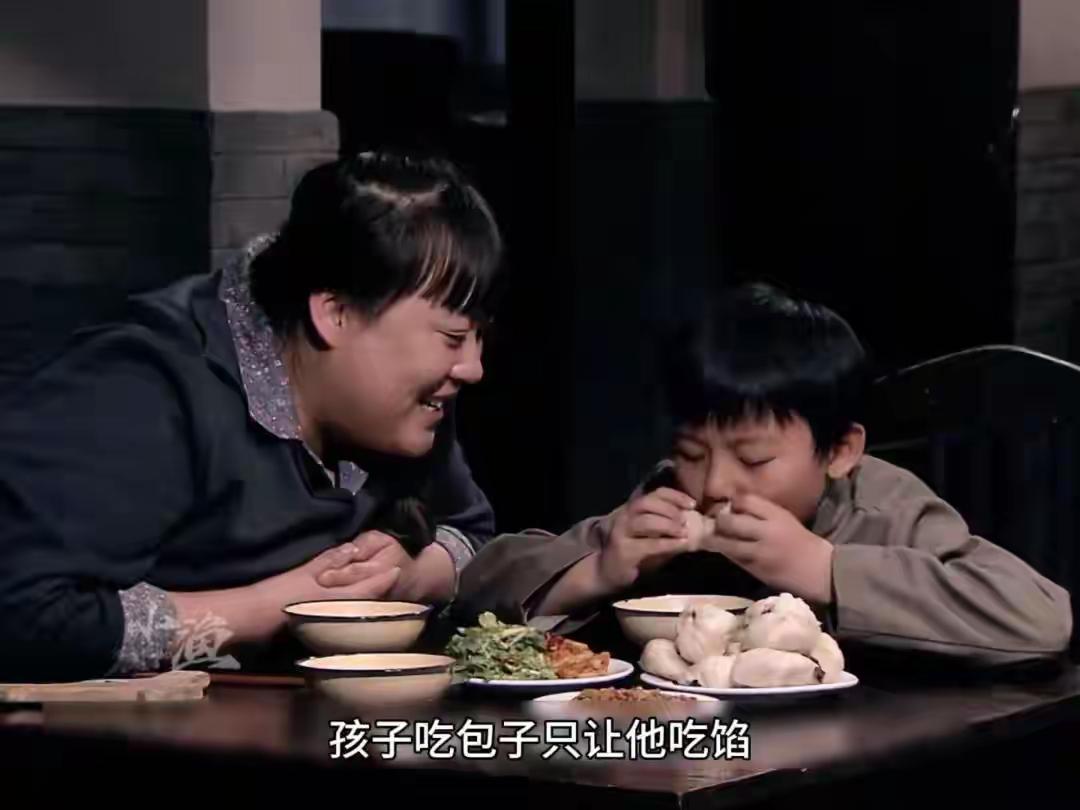 “我妈连我微信步数都要管”：过度操心孩子的父母，正在用焦虑毁掉下一代01