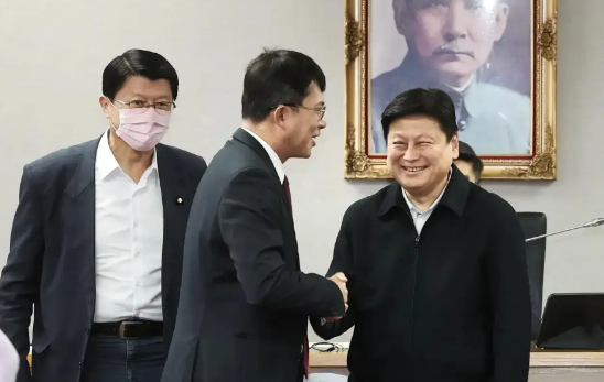 突发！赖清德对傅崐萁痛下杀手，国民党大党鞭成目标令人猝不及防的是，赖清德终于