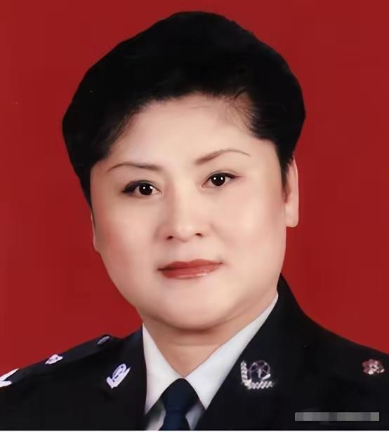 1996年，一个全身绑满炸药的狡诈歹徒，闯进郑州国棉五厂幼儿园，劫持了很多孩子。