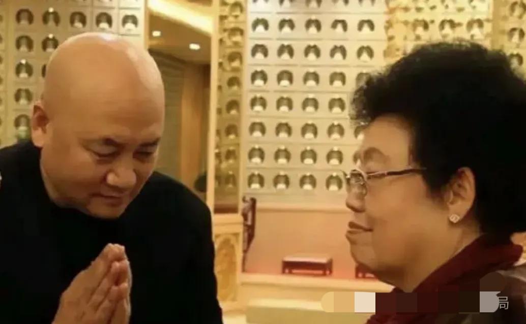 陈丽华去世遗嘱曝光，子女每人分得一百亿，剩下的全部留给丈夫迟重瑞。常有人开玩