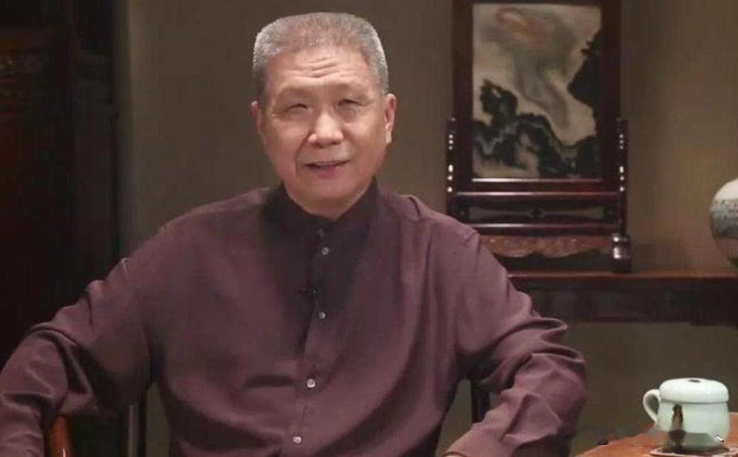 故事，有一次，马未都去地摊捡漏，50元一个杯子，马未都花200元买了5个，摊主偷