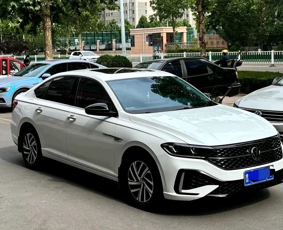 听我一句劝，只要你那台油车还能动弹，就千万别想着换。我发现个挺有意思的现象。