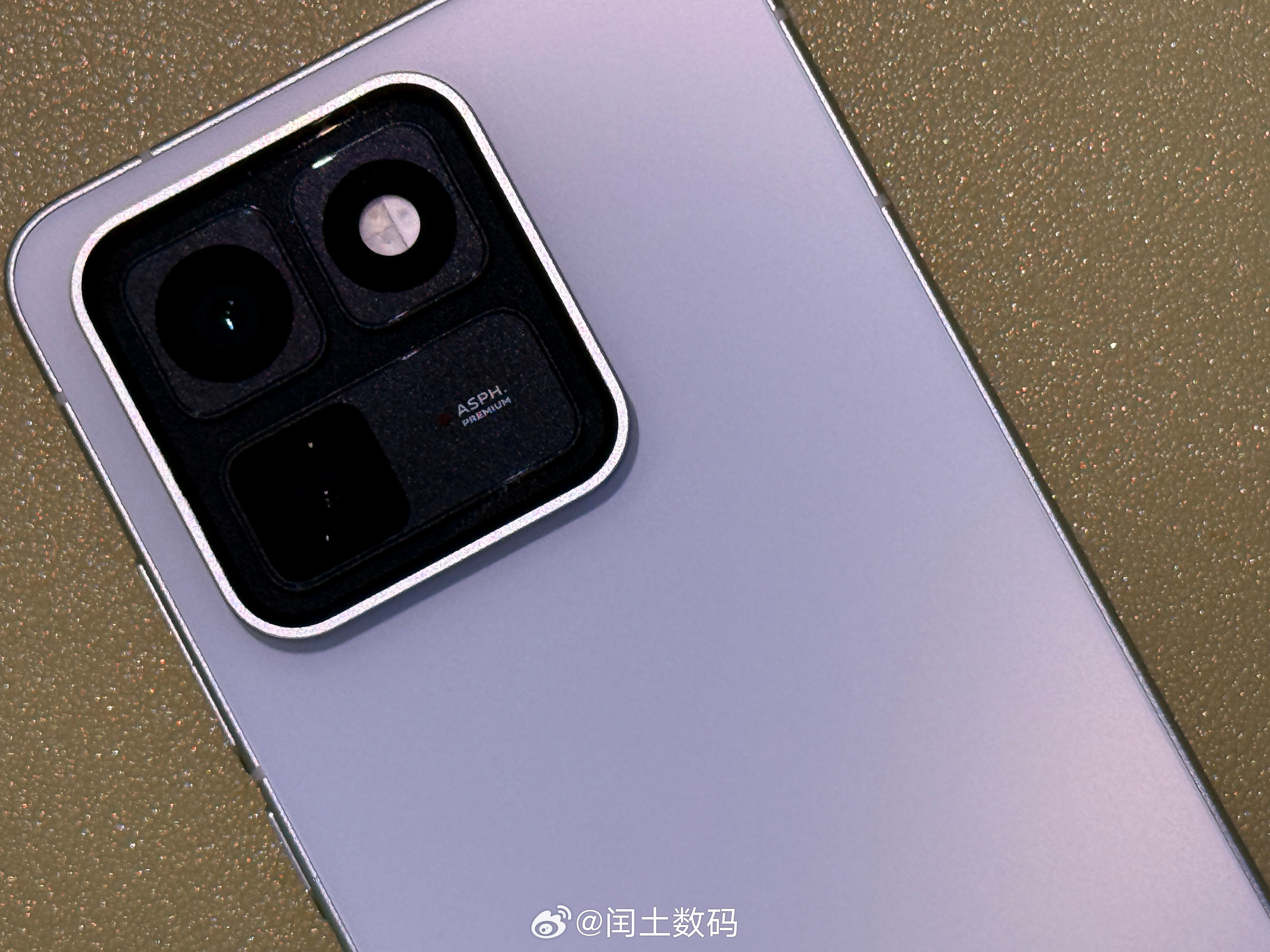 iQOO15T这次iQOO15T为游戏魔盒中的实况截图新增了“iQOO15