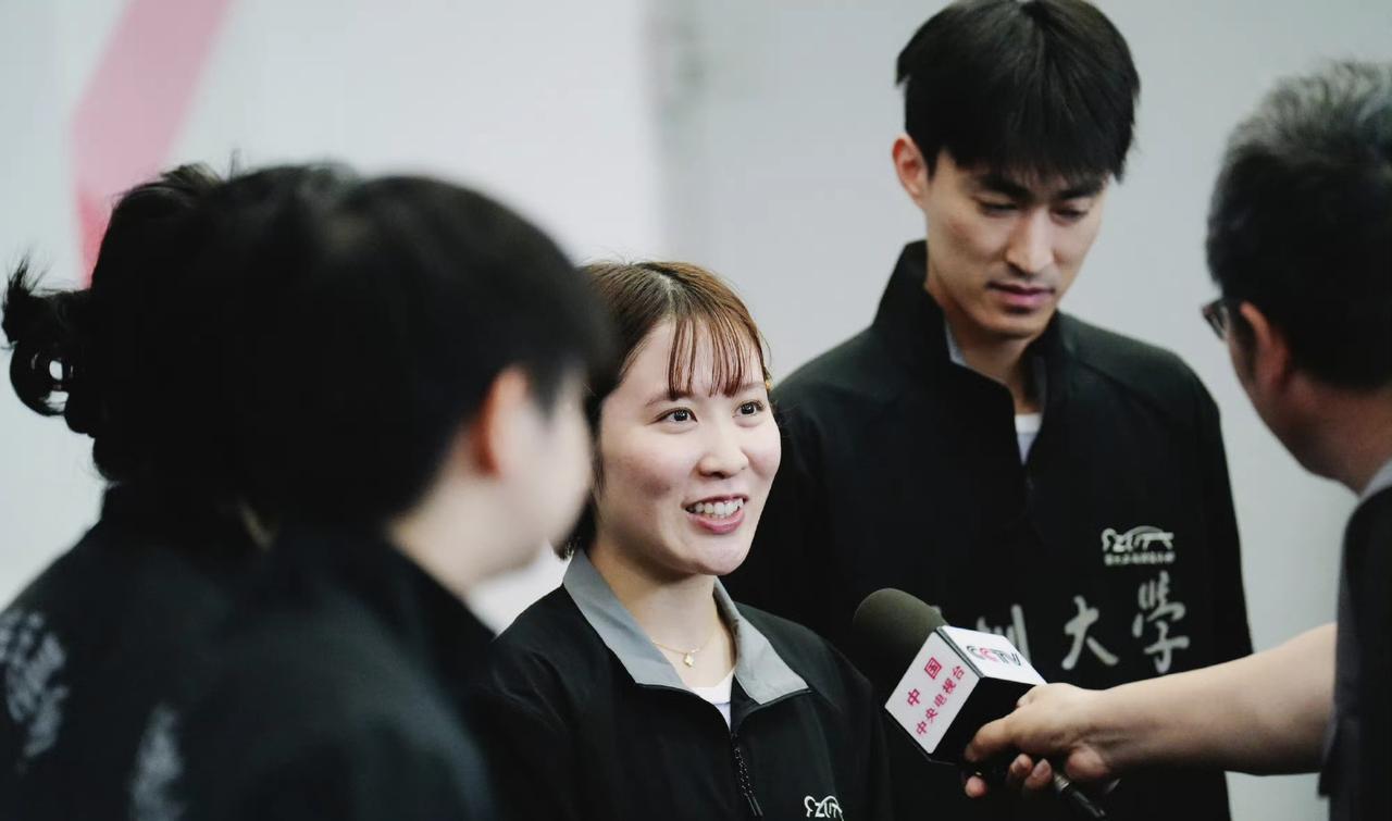 平野美宇来乒超真的玩开心了！平野美宇来乒超联赛竟然这么开心，赛后舍不得走，和队