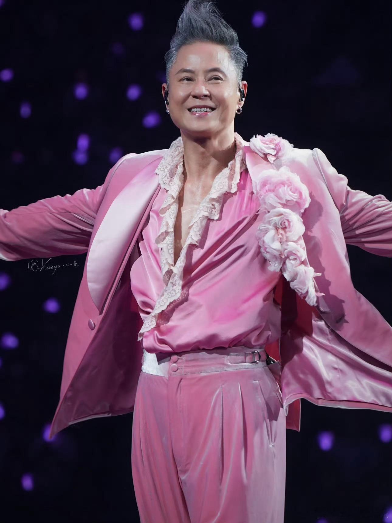 草蜢乐队成员患脑癌近日，草蜢40周年演唱会现场，蔡一杰公开自身病情。他表示“自