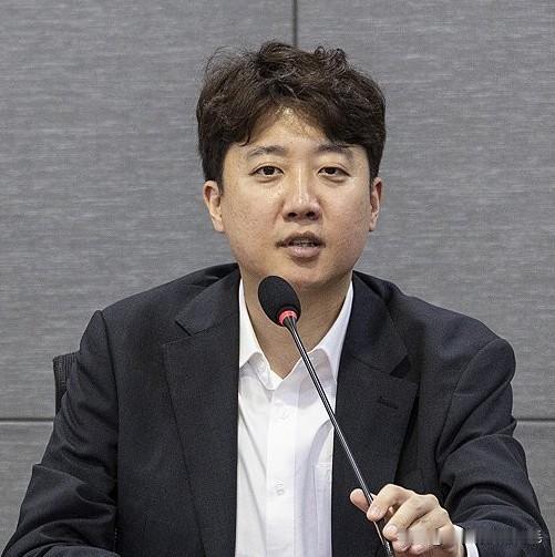8月6日，韩国改革新党联合法学界在国会举办专题研讨会，猛烈抨击废除检察补充侦查权