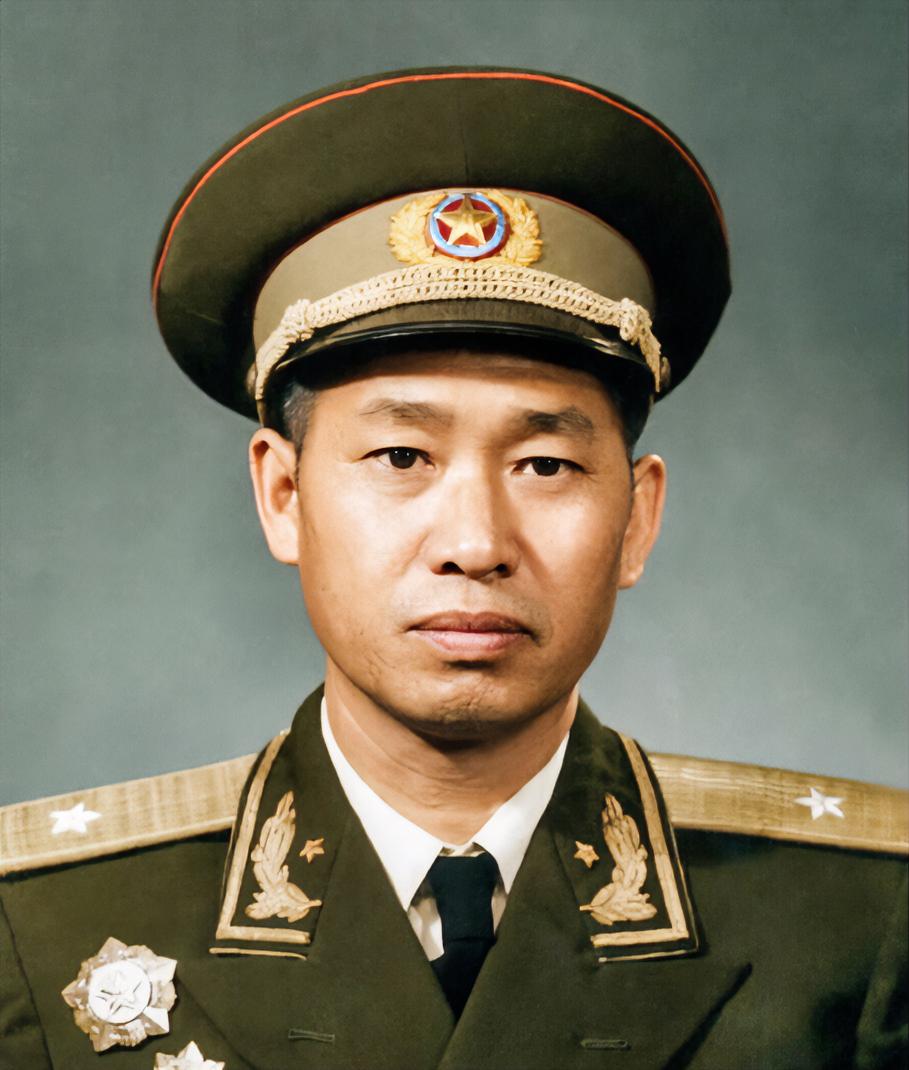 1931年参加红军，1933年入党。历经土地革命、长征、抗日战争、解放战争，后任