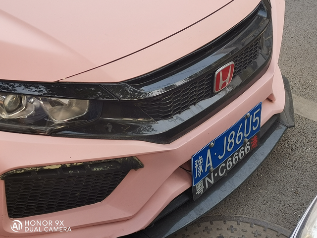 这车能多少钱大街上见的，红头思域，还挂个香港牌