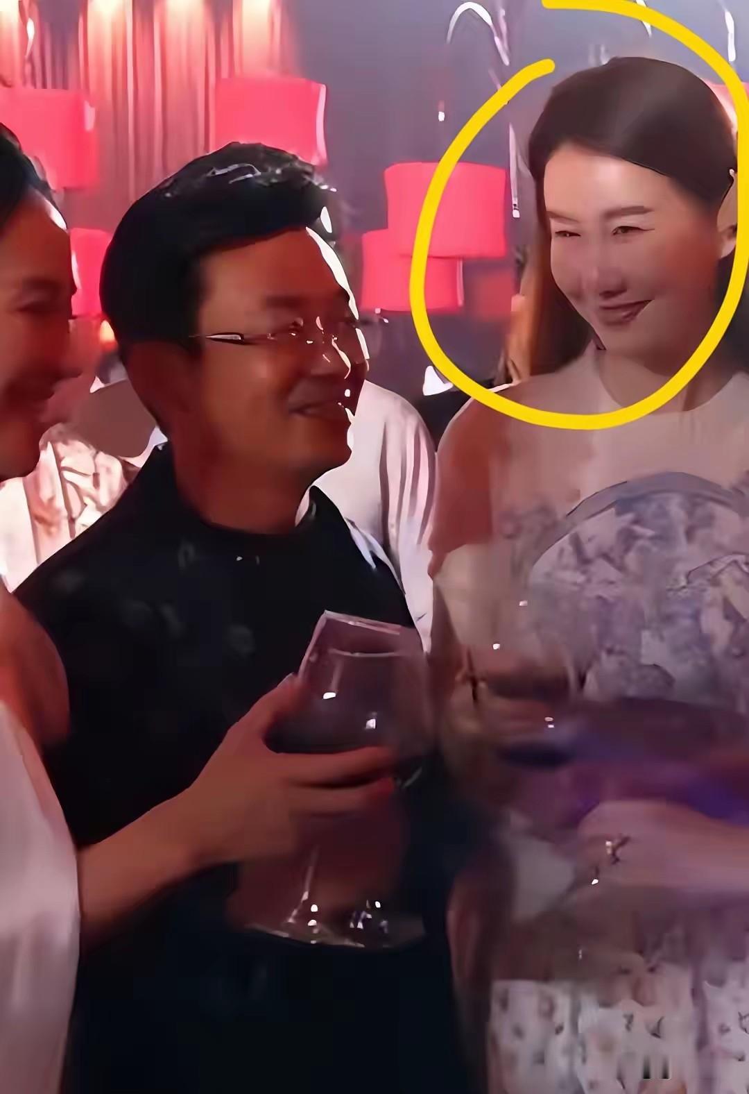 王宝强，捡到宝了。7月6日，42岁的王宝强，冲上热搜，这一次，不是因为新电影