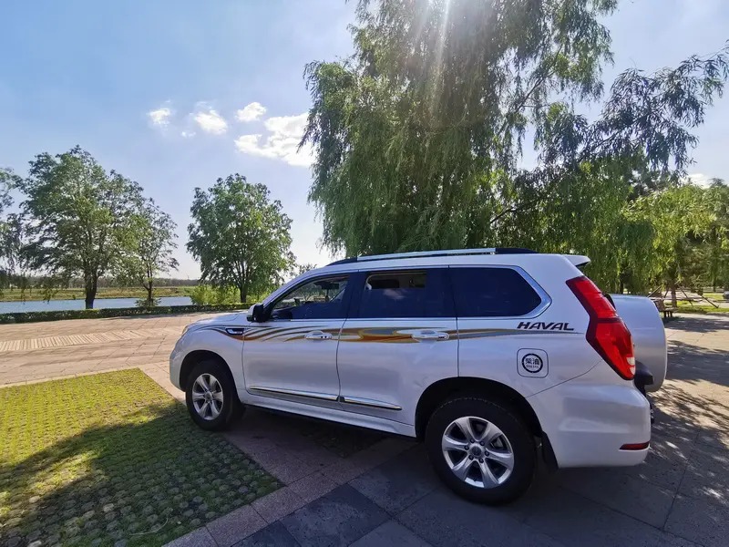 哈弗全新旗舰SUV官图一出来，我就瞅上了。这车外观看着挺大气，大格栅配着那有神的