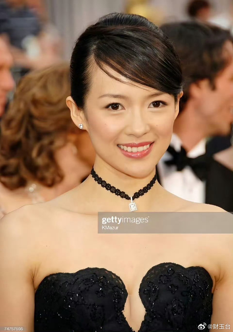 章子怡医美真的没必要揪着医美说事儿。女明星也是人，到了这个年纪，有钱有条件，为