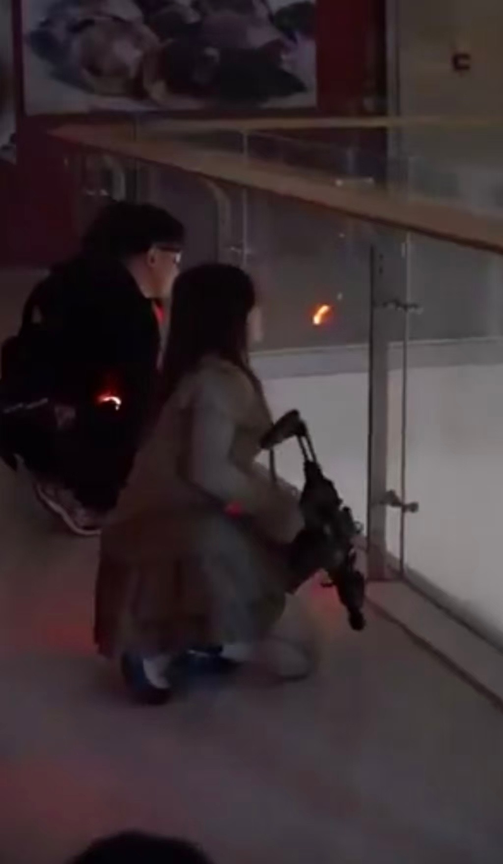 x上原帖：在中国一切都很便宜，甚至可以在商场关门后包下整个商场用很便宜的价格玩