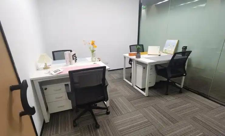 有个女的来公司面会计，老板问了个怪问题：要是财务室着火了，你先抢救啥？她居然说显